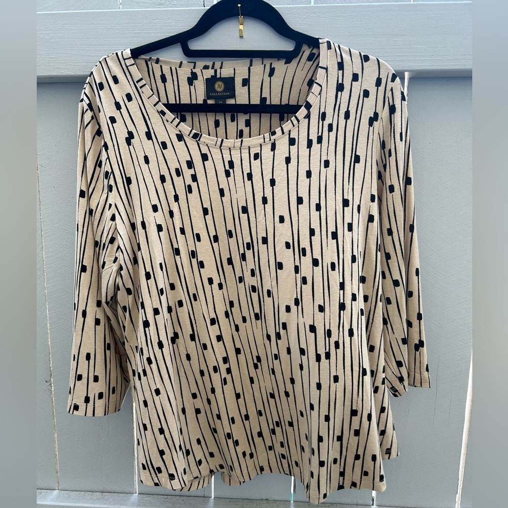 51.JM COLLECTION-Women’s Tunic, 3/4 Sleeve . Size P/L